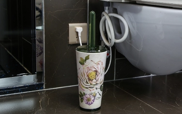 Toilet brush