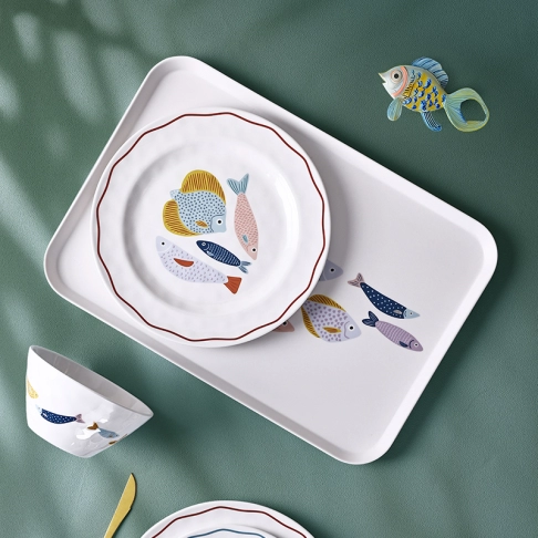 Common plates and trays